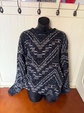 New Era Gray Knit sweater with geometric print